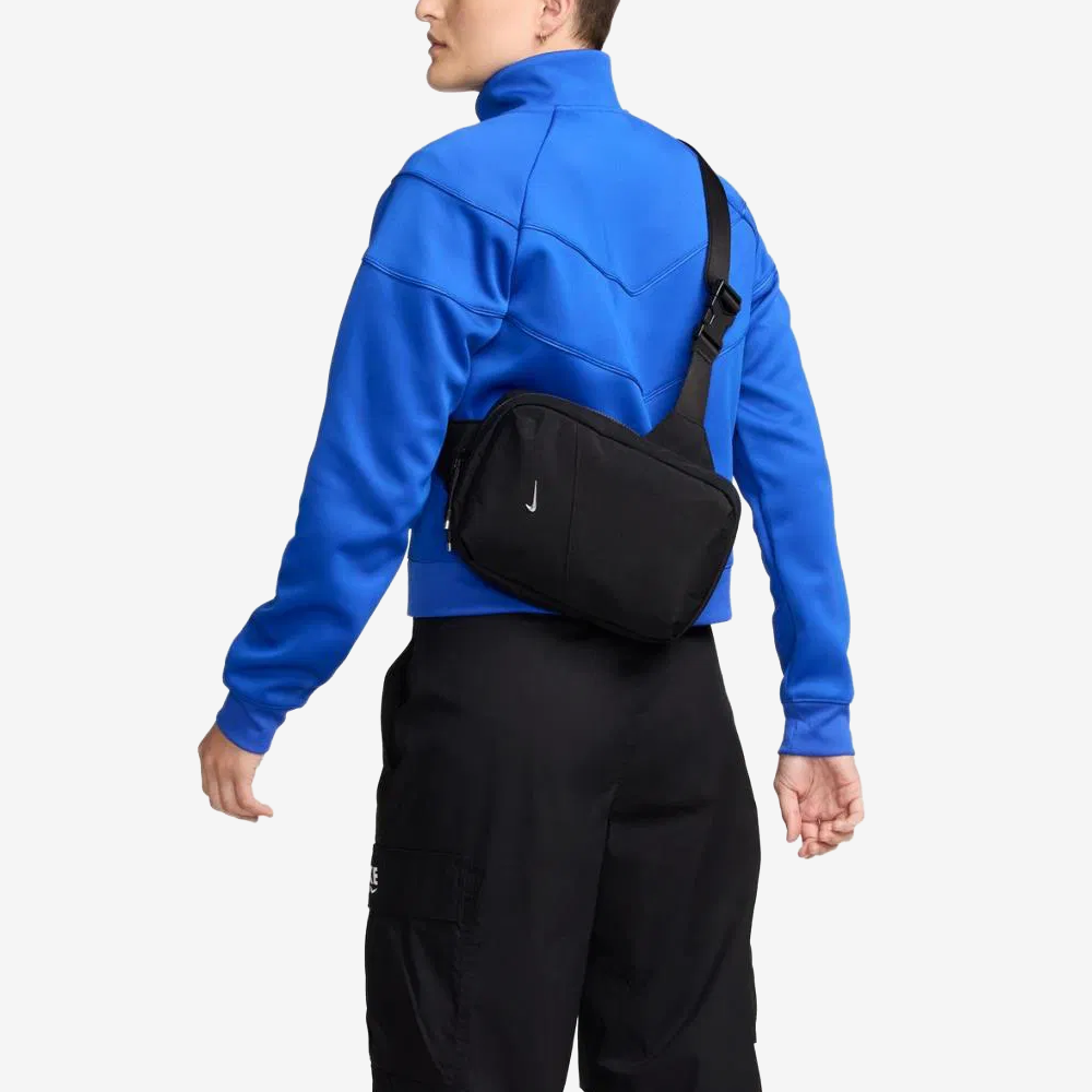 나이키 스우시 아우라 크로스백 HF7038-010