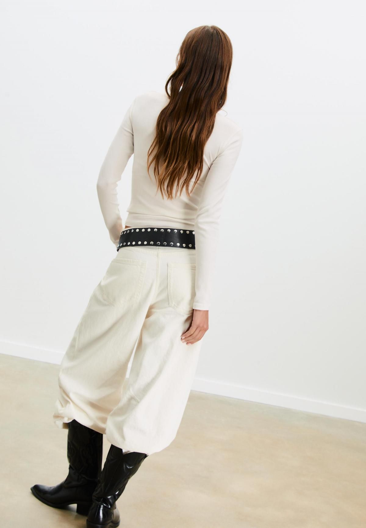 스트라디바리우스 베이직 라운드넥 긴팔 티셔츠 6523/875 ECRU - 상세 이미지 2