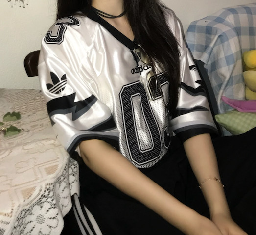 아디다스 우먼스 브이넥 크롭 반팔 티시츠 화이트 JX9216 - 상품 이미지