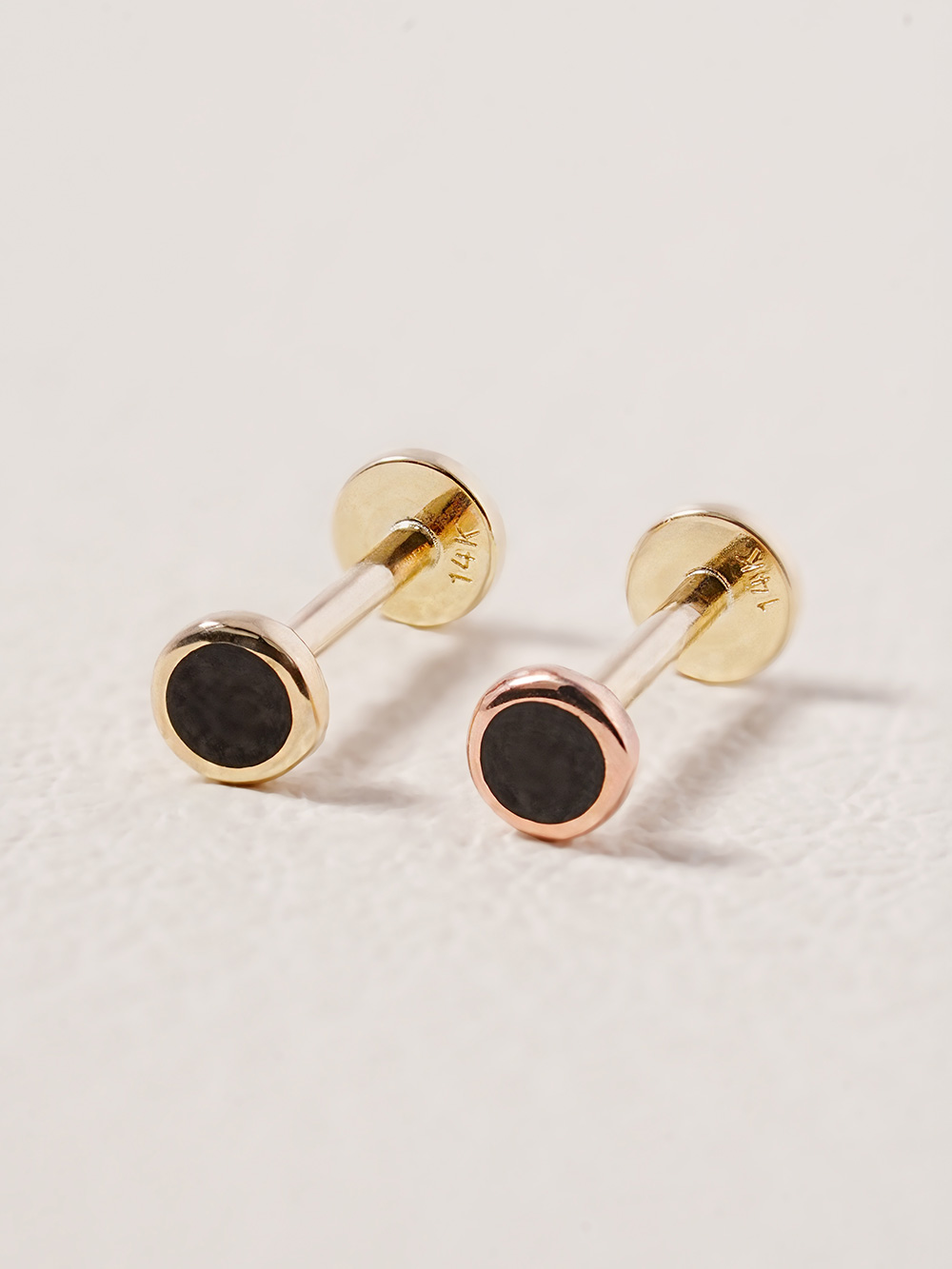 [0.8mm]14K 인터널 블랙 심플 써클 라블렛 피어싱 귀걸이 - 상세 이미지 3