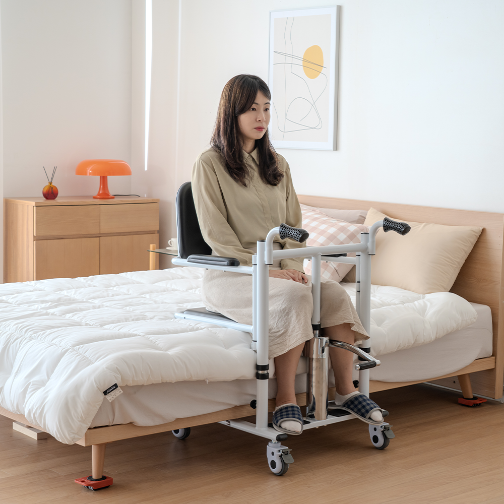리프트 휠체어 장애인 노인 편마비 마비 환자 침대 화장실 식사 변기 간병 이동 의자 ML1 - 메인 이미지