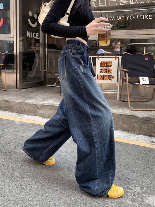 여성 레트로 스타일 데님 청바지 와이드핏 편안한 착용감의 루즈한 디자인 캐주얼 팬츠 데일리룩으로 적합한 백 포켓 자수 디테일이 돋보이는 - 상세 이미지 3