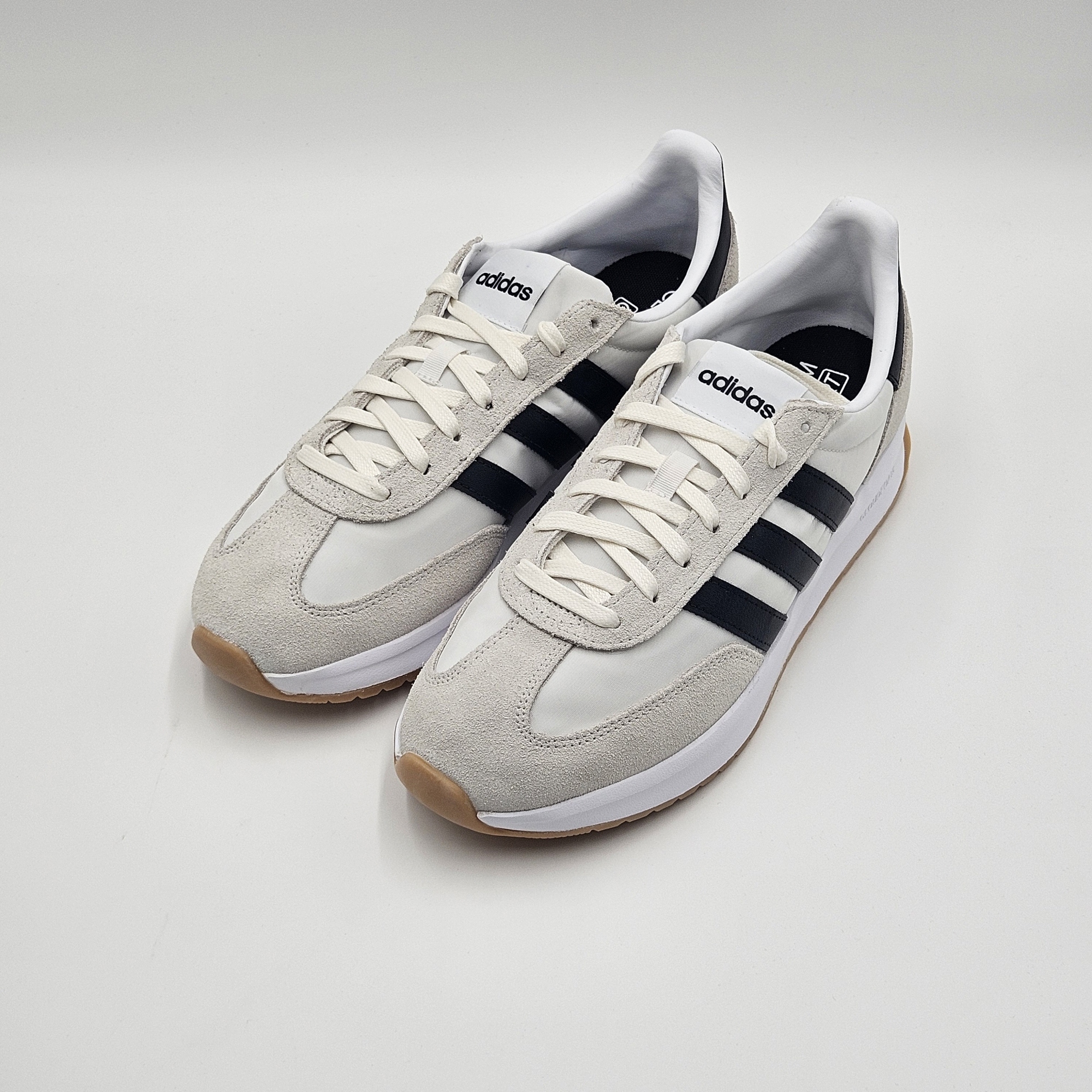 [국내매장판] 아디다스 남여공용 런닝화 데일리 슈즈 커플 중고등학생 RUN 운동화 화이트블랙(런70S), 260