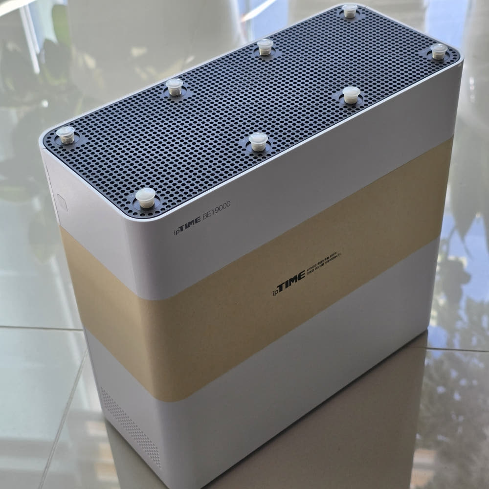아이피타임 BE19000 후면 포트 구성