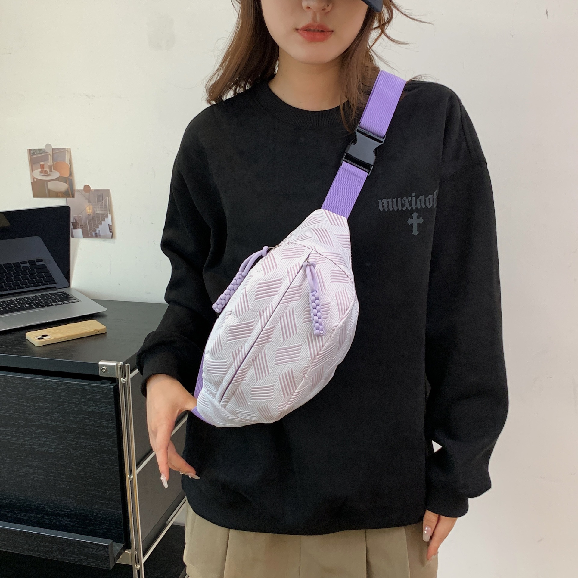 여성 슬링백 가방 여자 힙색 줄무늬 라인 힙쌕 핸드폰 등산 여행용 학생 - 상세 이미지 3