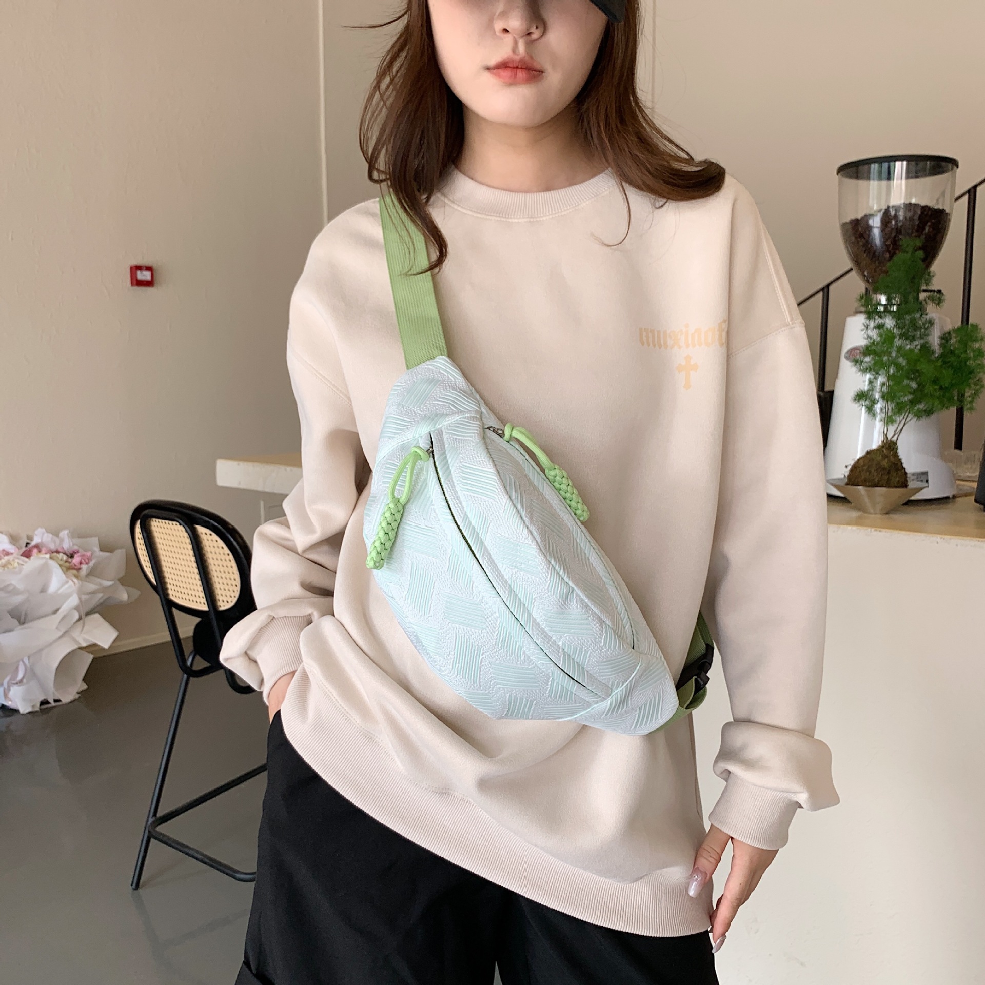 여성 슬링백 가방 여자 힙색 줄무늬 라인 힙쌕 핸드폰 등산 여행용 학생 이미지 6