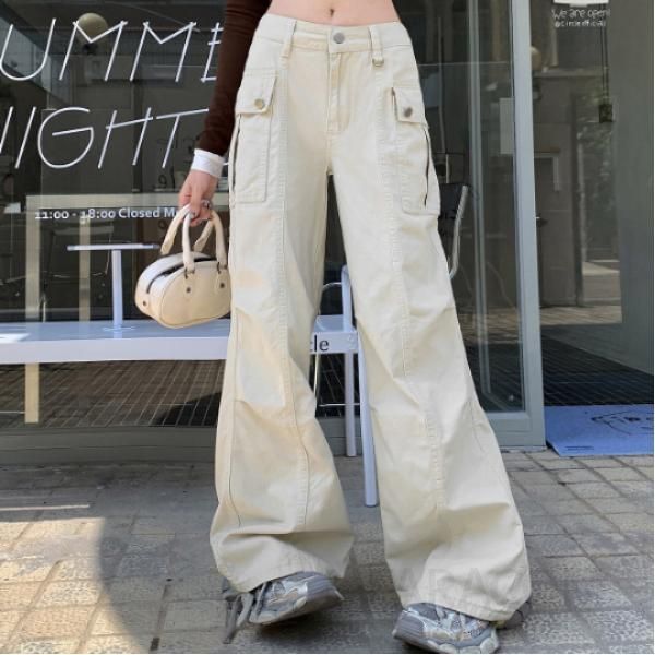 가을 여성 플레어 멀티포켓 오버올 캐주얼한 스타일  따뜻하고 편안한 착용감 데일리 패션 아이템 - 상품 이미지