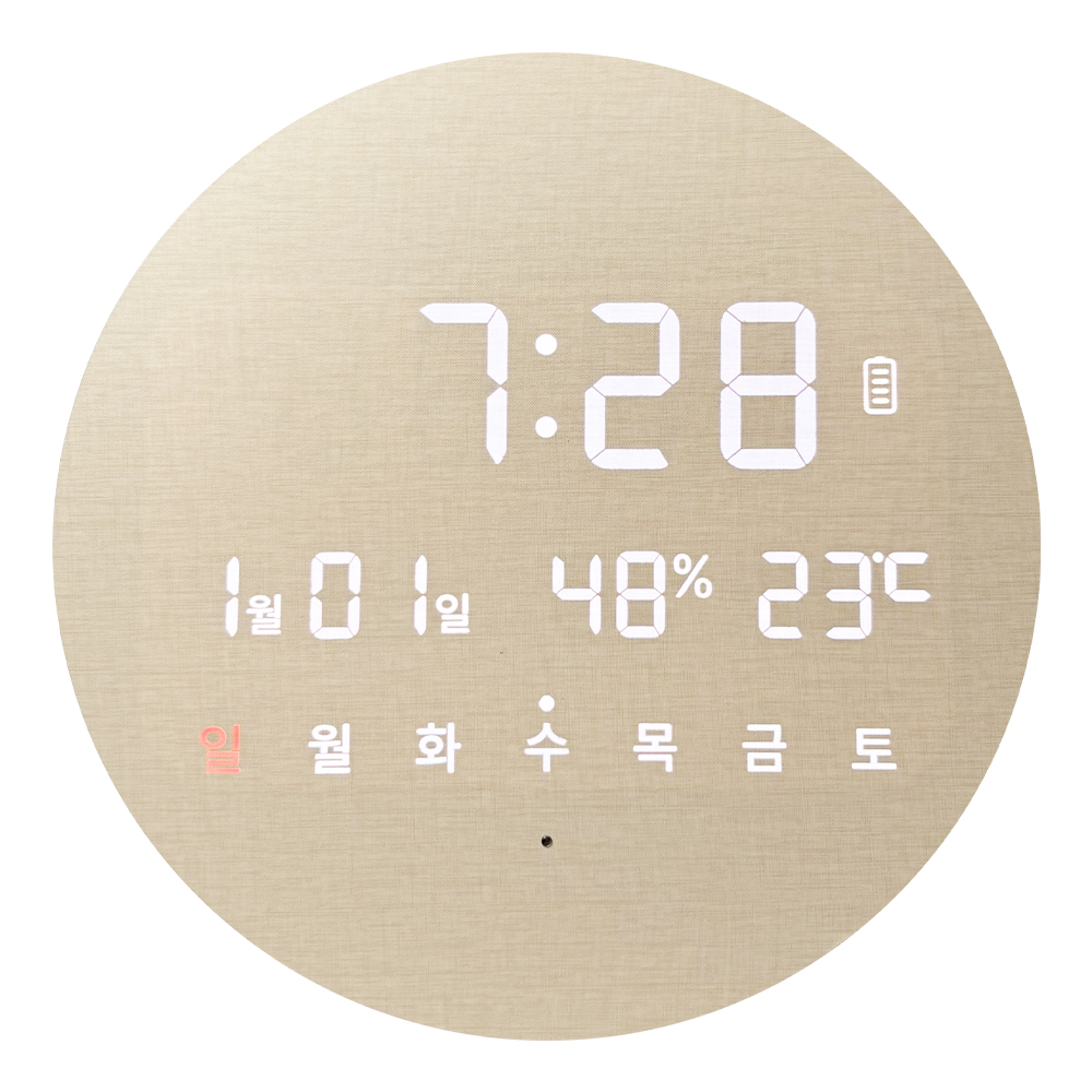 베이지 톤의 원형 LED 벽시계를 정면에서 촬영한 이미지로 흰색 디지털 시간 표시와 온습도, 날짜 정보가 명확하게 보임