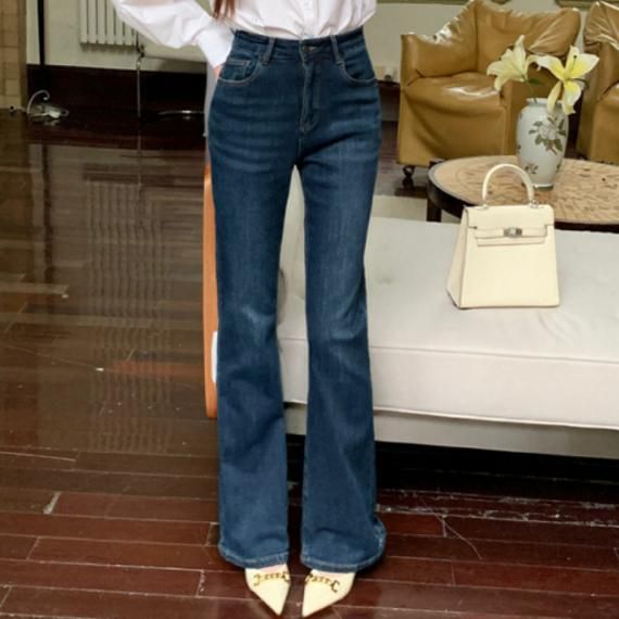 여성 슬림핏 기모청바지 겨울 두꺼운 벨벳 데님팬츠 따뜻한 착용감 부츠컷 디자인 스타일리시한 외출용 데일리룩 - 상품 이미지