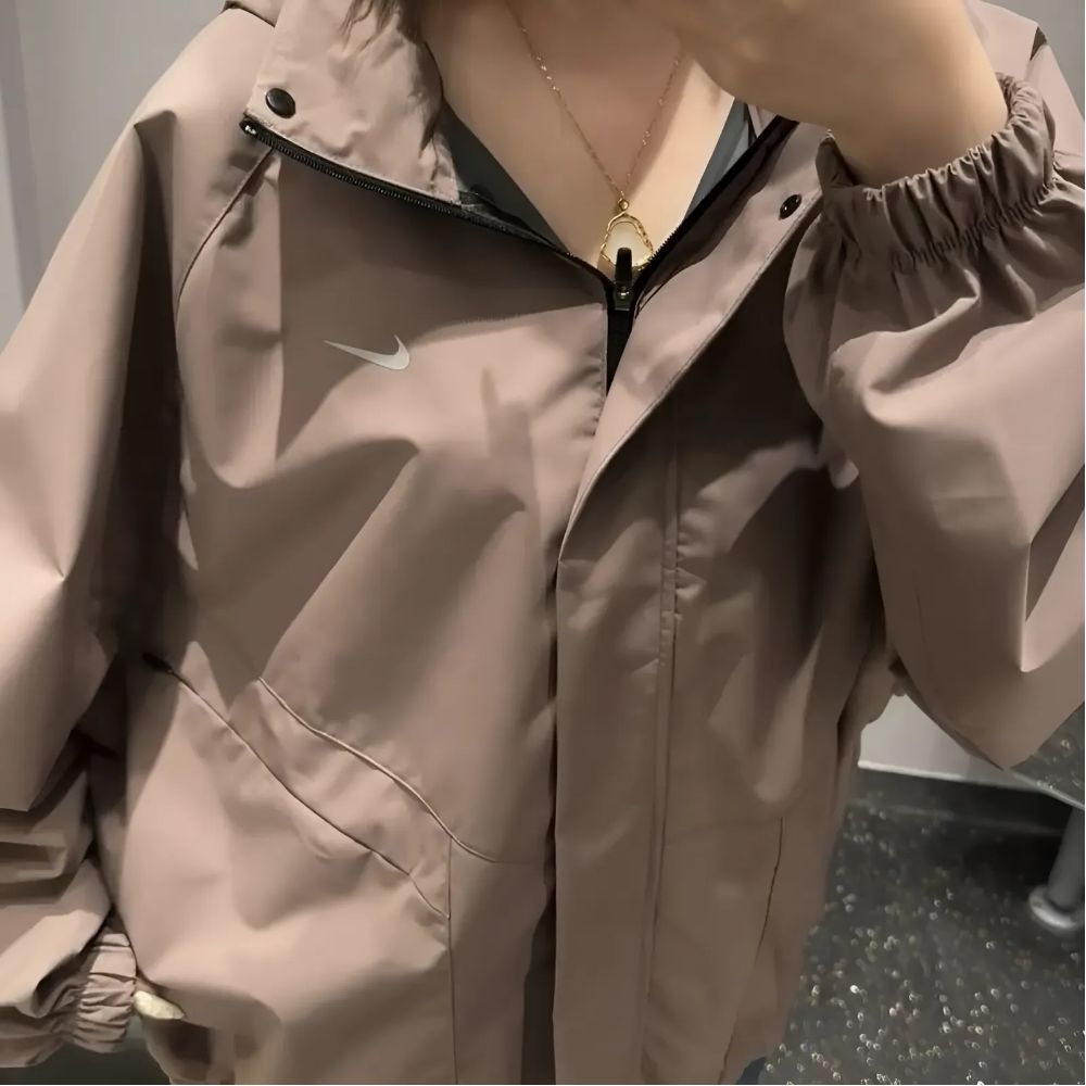 나이키 우먼즈 스톰핏 스위프트 러닝 바람막이 브라운 FB7493-233 - 상세 이미지 3