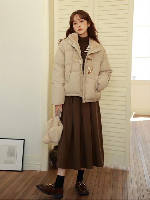 겨울 루즈핏 뿔버튼 디자인 스타일리시한 숏 경량패딩 아우터 따뜻한 착용감 데일리 패션 필수 아이템 - 상세 이미지 4