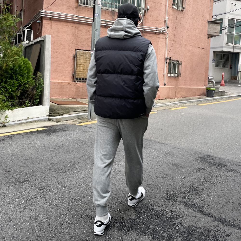 나이키 패딩 조끼 써마핏 다운 스포츠웨어 클럽 경량 베스트 IB2978 이미지 4