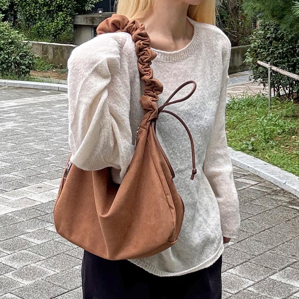 프롬헤븐 프카링 스웨이드 셔링 크로스끈 숄더백 - 상품 이미지