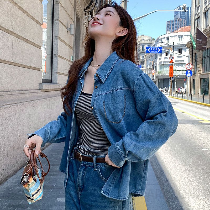 여성용 루즈핏 데님셔츠 캐주얼 스타일 봄 간절기용 청남방 다용도 활용 가능 오버핏 재킷 느낌의 편안한 착용감 데일리 아이템 - 상품 이미지