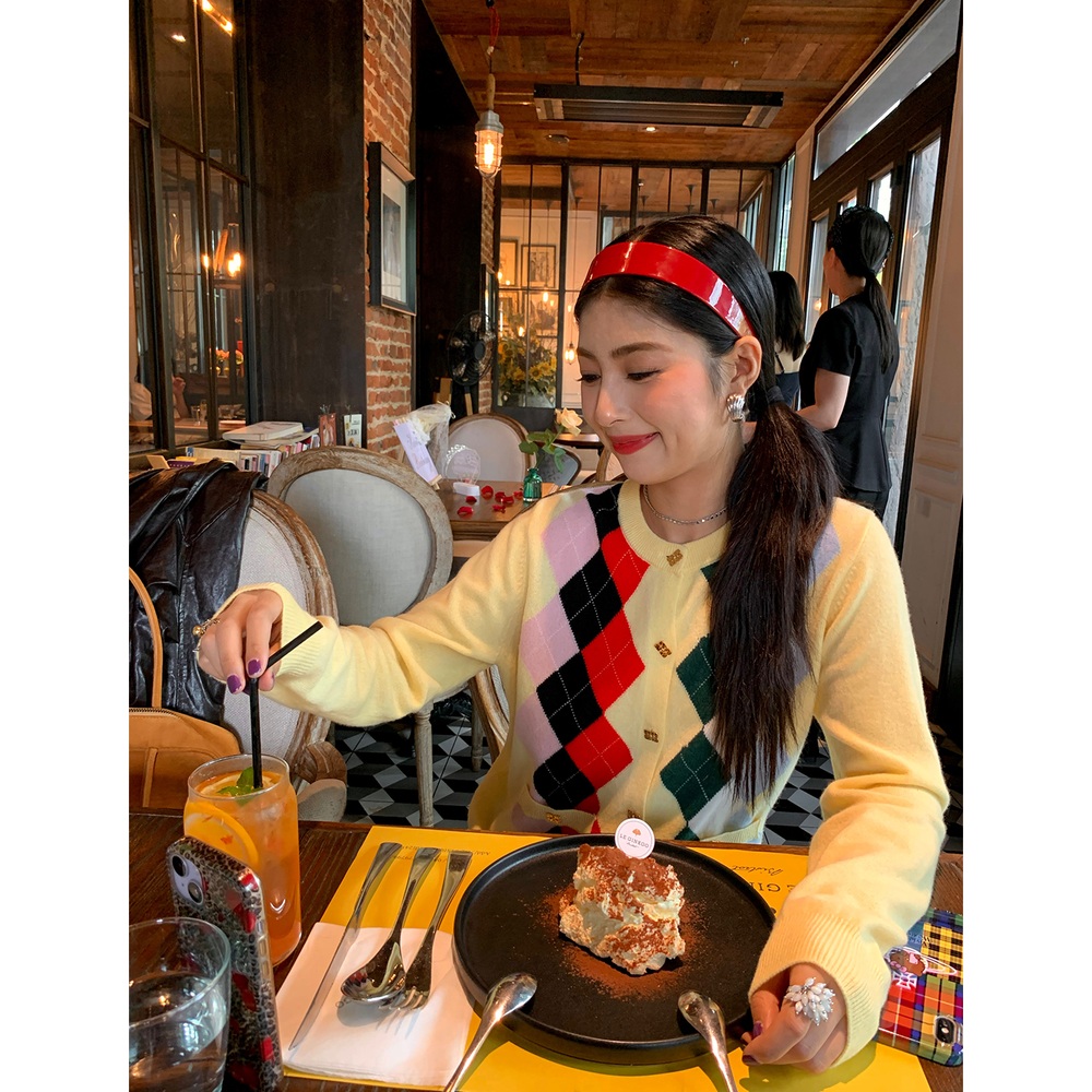 아가일패턴 울100 라운드넥가디건 컬러풀 루즈핏 봄가을 예쁜 색감 고급 아이돌패션 옐로우 - 상세 이미지 4
