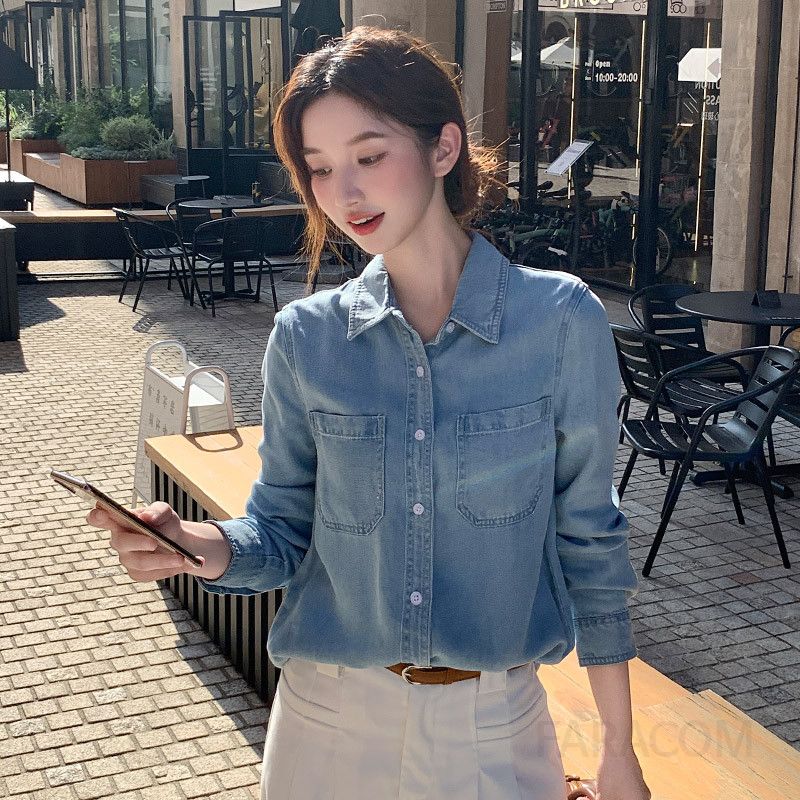 여성용 루즈핏 데님 자켓 봄 가을 레이어드 스타일 오버핏 청셔츠 캐주얼한 착용감과 편안함을 제공하는 데일리 아우터 - 상세 이미지 2
