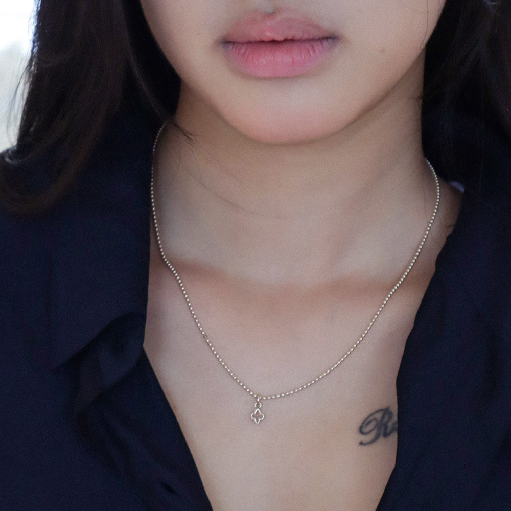 미니 클로버 네크리스 실버925 Mini Clover Necklace - 메인 이미지