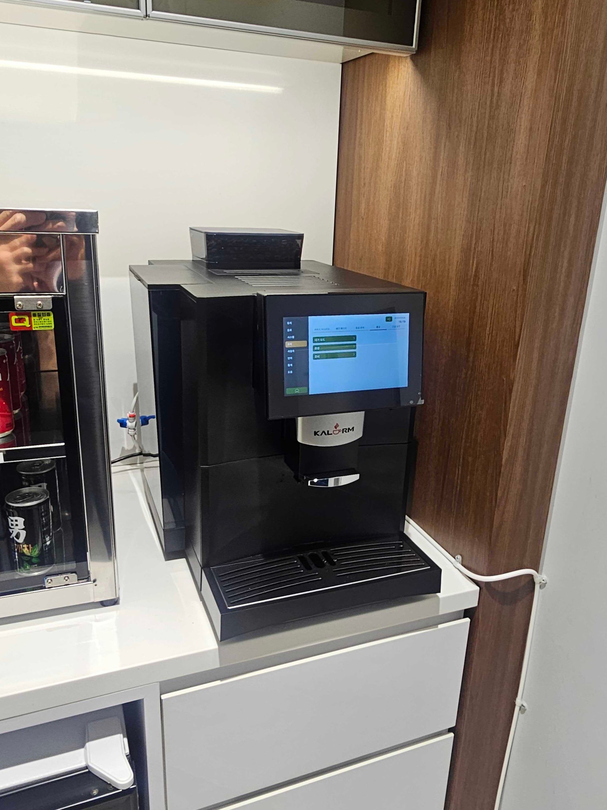 전자동커피머신기 업소용 자동커피머신 병원 사무실 회사 미용실 식당 골프장 블랙 원두 칼렘 이미지 3