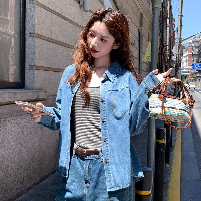 여성용 루즈핏 데님셔츠 캐주얼 스타일 봄 간절기용 청남방 다용도 활용 가능 오버핏 재킷 느낌의 편안한 착용감 데일리 아이템 - 상세 이미지 5