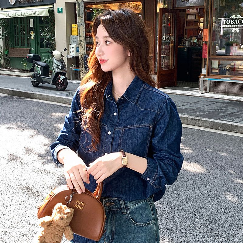 여성용 루즈핏 데님 셔츠 봄가을 캐주얼 스타일 레이어드 가능 청남방 코튼 소재로 편안한 착용감과 레트로한 홍콩 감성의 긴팔 탑 - 상품 이미지