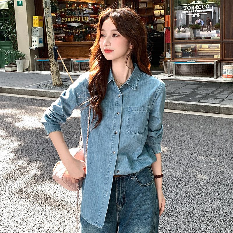 여성 루즈핏 데님 셔츠 봄 가을용 캐주얼 스타일 레트로 무드 청남방 포켓 장식 스트레이트 핏으로 편안한 착용감 일상 외출 활용도 높은 패션 아이템 - 상세 이미지 4
