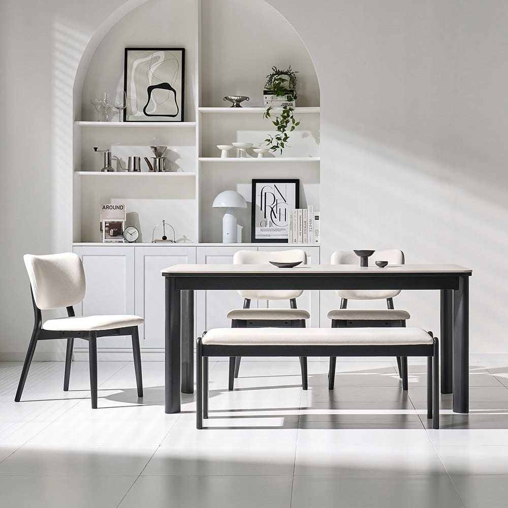 모던 블랙 식탁 인테리어