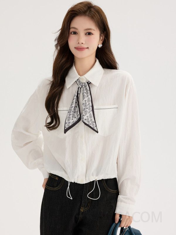 오버핏 가을 긴팔 캐주얼 셔츠 화이트 폴로 칼라 스타일로 편안한 착용감과 세련된 디자인의 구김없는 코튼 소재로 제작된 데일리 웨어 - 상품 이미지