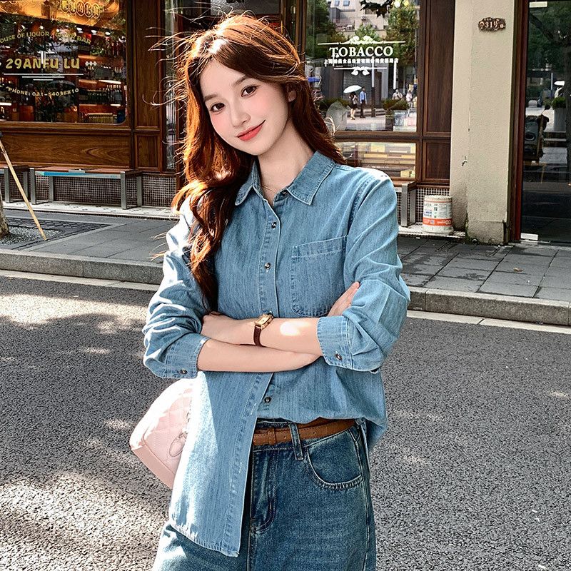 여성 루즈핏 데님 셔츠 봄 가을용 캐주얼 스타일 레트로 무드 청남방 포켓 장식 스트레이트 핏으로 편안한 착용감 일상 외출 활용도 높은 패션 아이템 - 상세 이미지 3