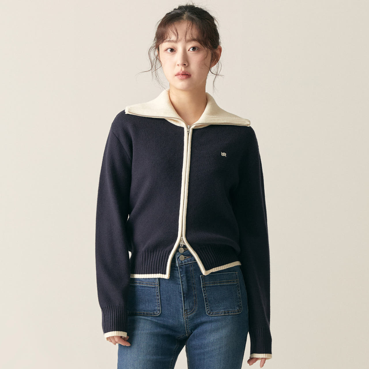 로엠 세일러카라 배색 집업 가디건 RMCKF23R21 - 메인 이미지