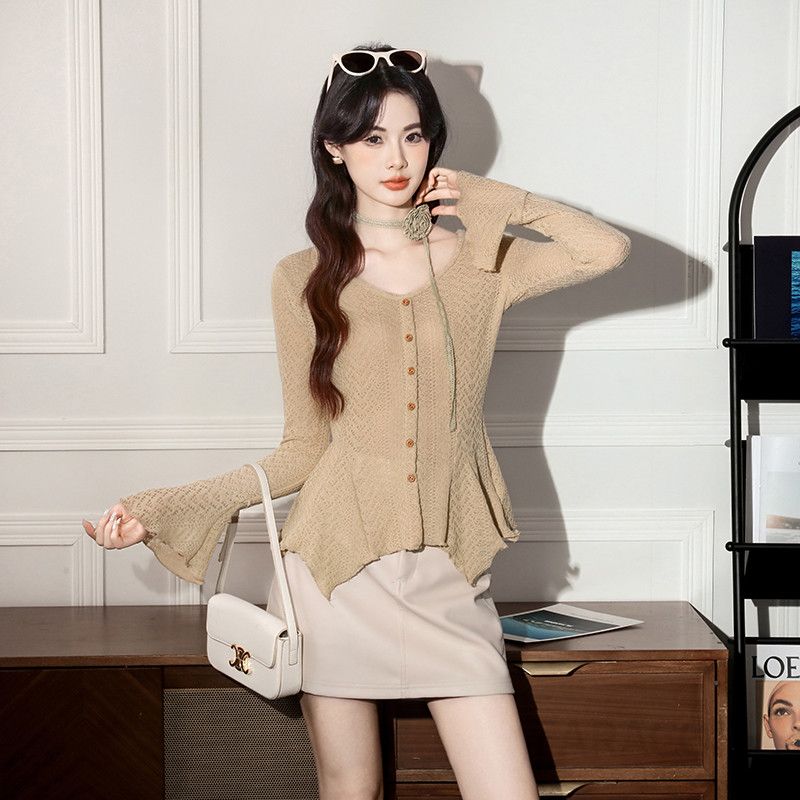 프렌치 스타일 긴팔 레이온블라우스 여성 가을 데일리룩 달콤한 트럼펫 슬리브와 불규칙 밑단으로 우아한 매력 발산 리본 디테일 포함 - 상세 이미지 4