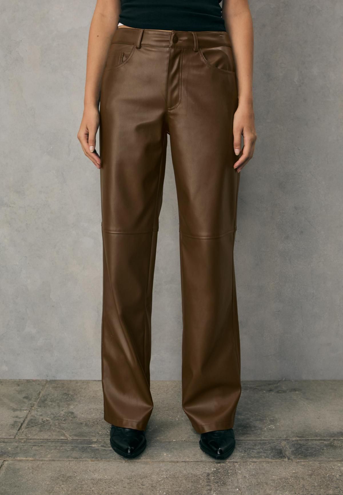 스트라디바리우스 페이크레더 스트레이트핏 슬랙스 팬츠 4565/872 BROWN - 상품 이미지