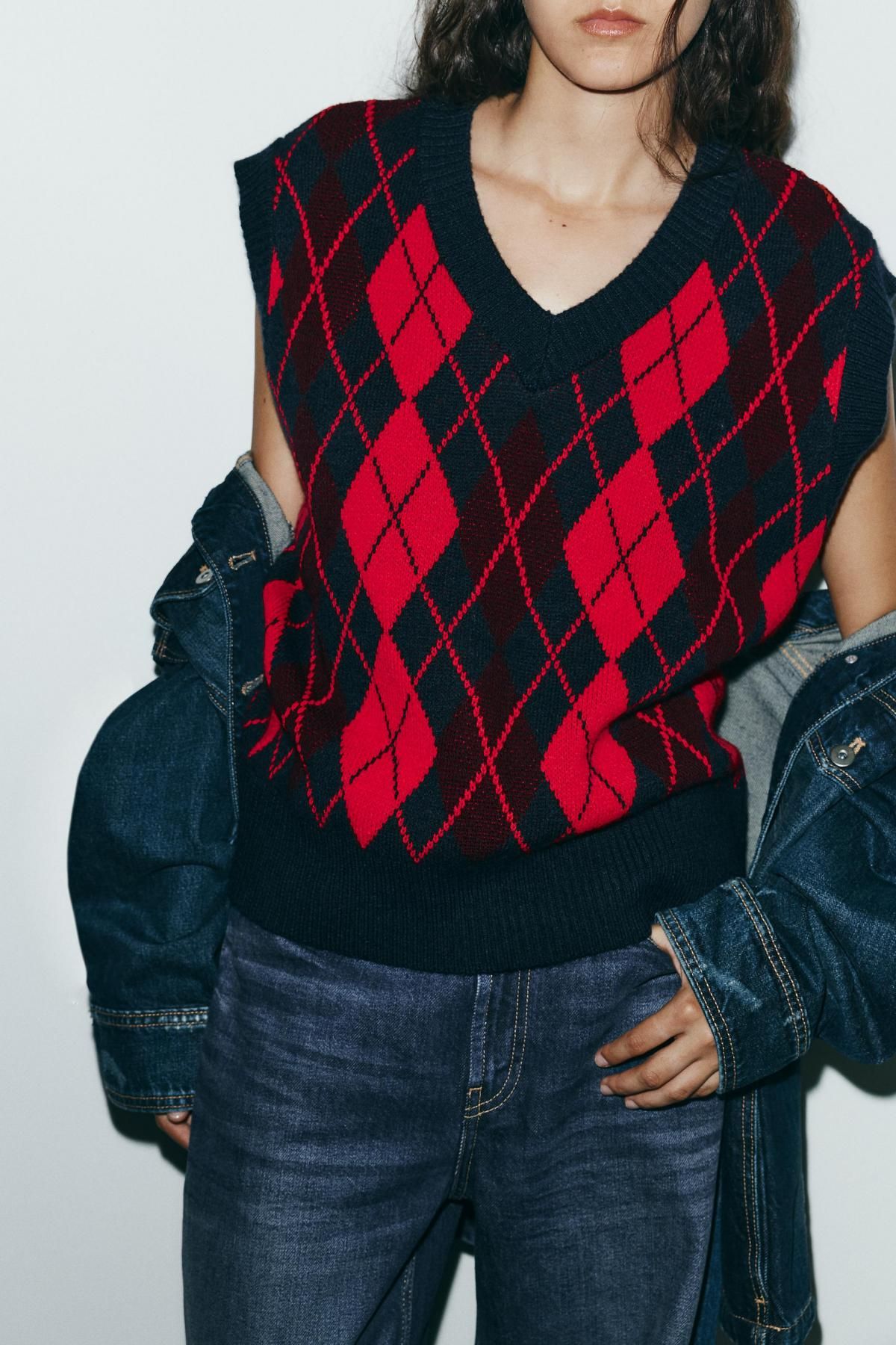 자라 아가일 오버사이즈 브이넥 니트 베스트 1822/104 RED/NAVY - 상세 이미지 4