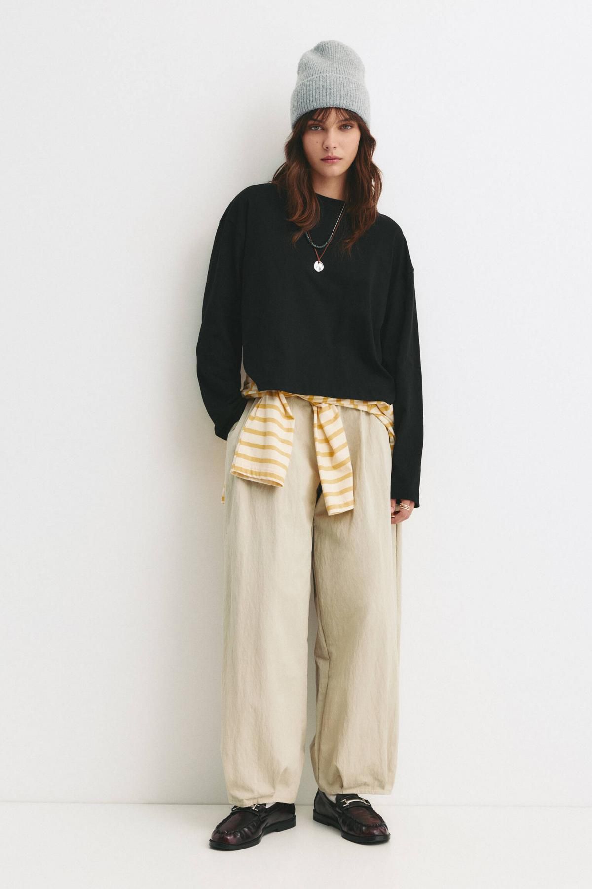 풀앤베어 박시핏 라운드넥 긴팔 티셔츠 7152/303 BLACK - 상세 이미지 2