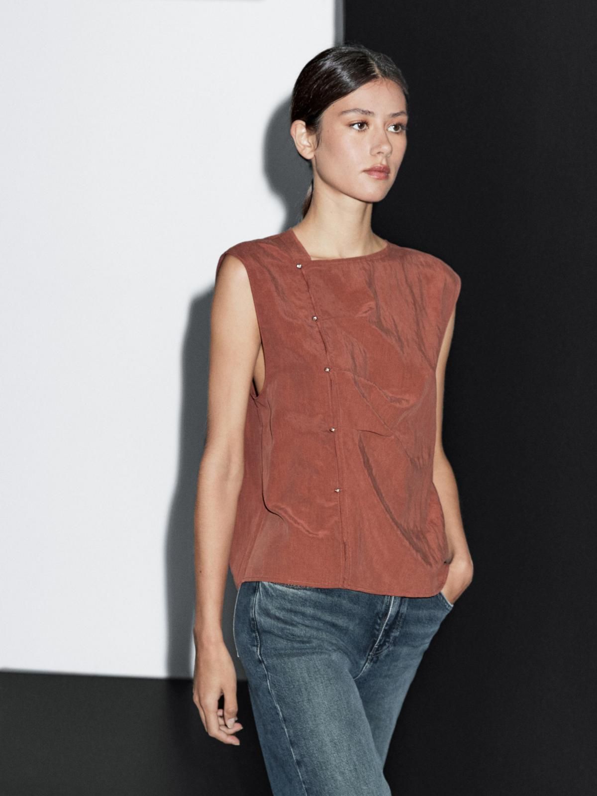 마시모두띠 실버버튼 사이드 슬리브리스 블라우스 5180/780 REDDISH - 상세 이미지 3