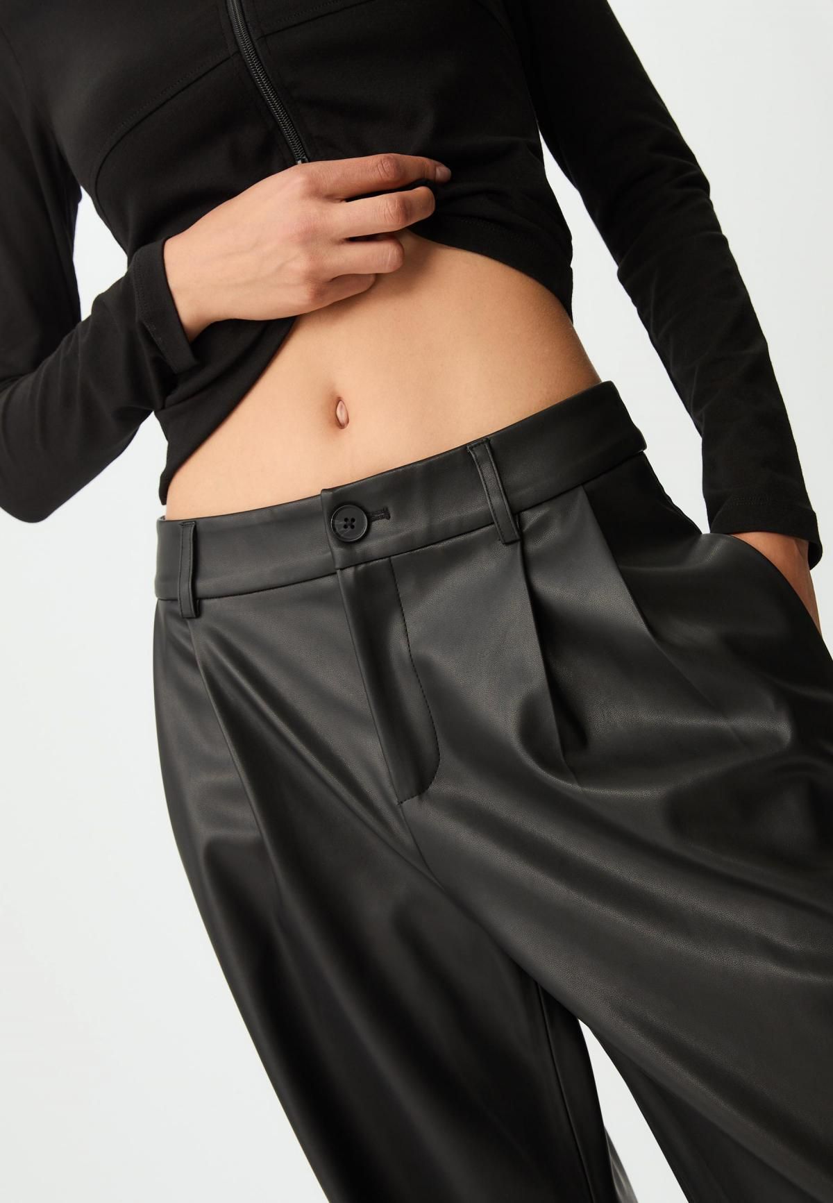 스트라디바리우스 플리츠 와이드핏 페이크 레더 슬랙스 팬츠 8294/160 BLACK - 상세 이미지 5