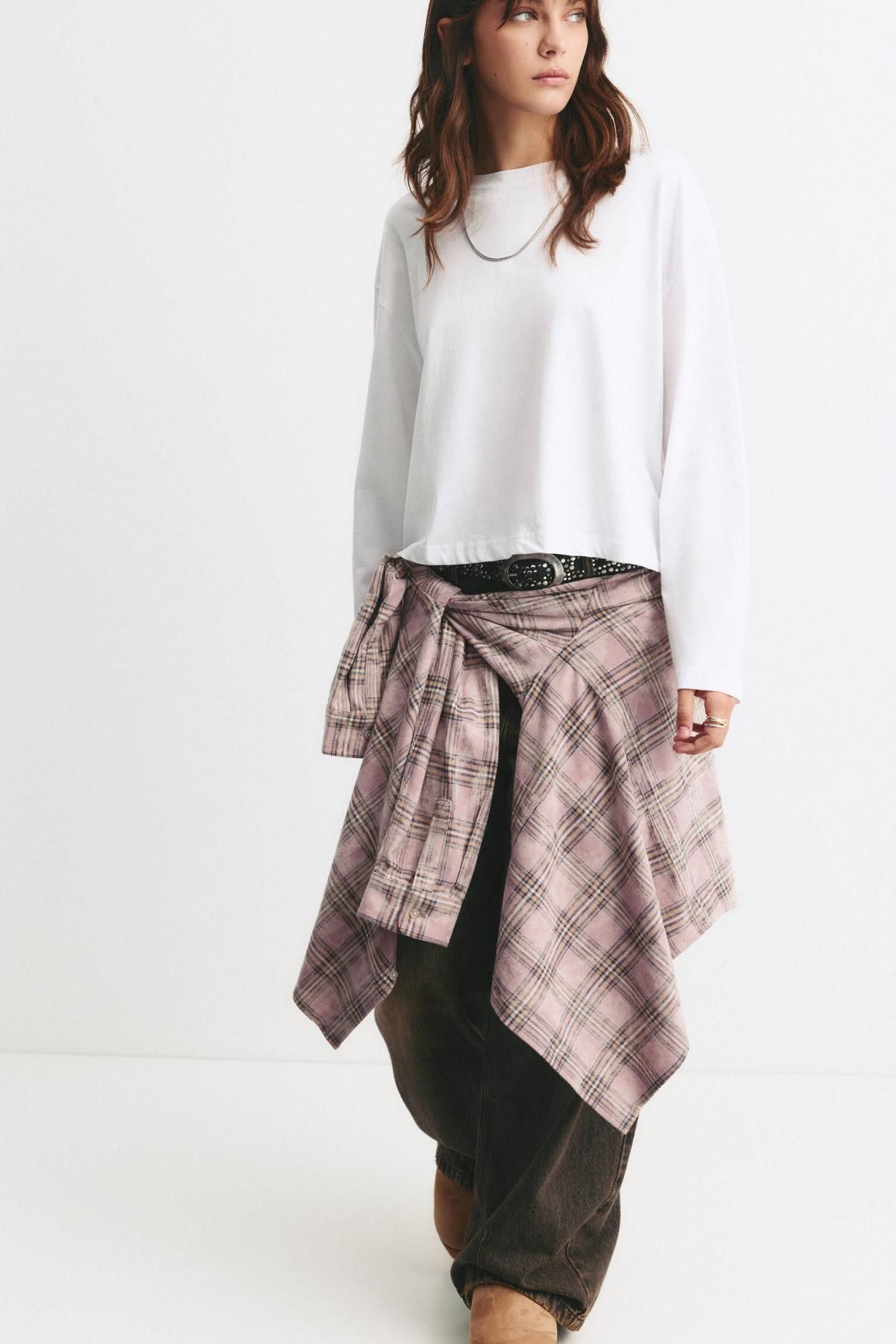 풀앤베어 화이트 박시핏 크롭 긴팔 라운드넥 티셔츠 7152/303 WHITE - 상세 이미지 2