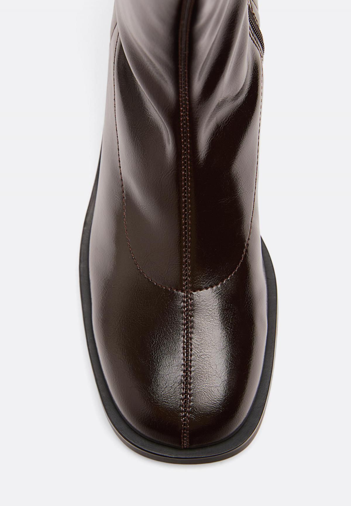 스트라디바리우스 미니멀 레더 이펙트 스트레치 앵클부츠 9953/670 BROWN - 상세 이미지 5