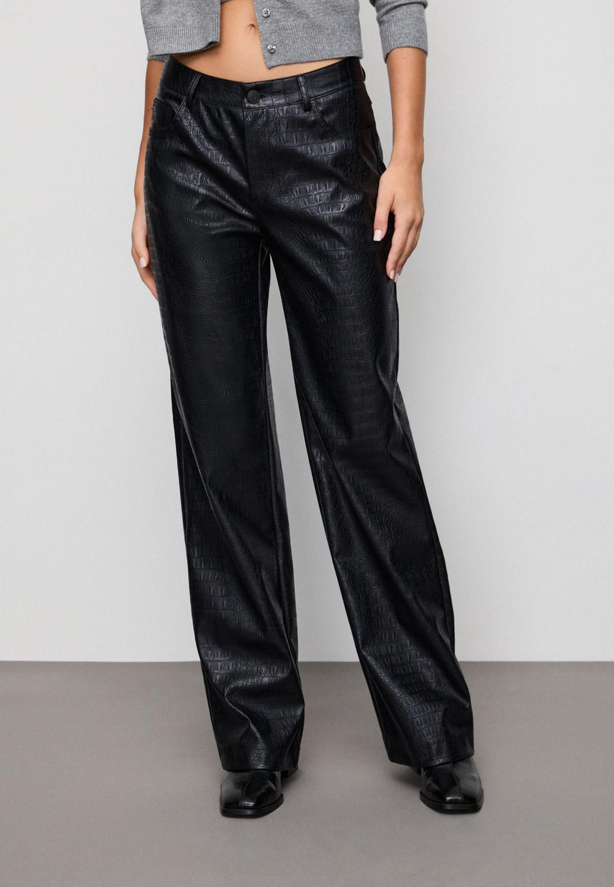 스트라디바리우스 레더 이펙트 크로커 텍스처 스트레이트핏 팬츠 4565/899 BLACK - 상품 이미지