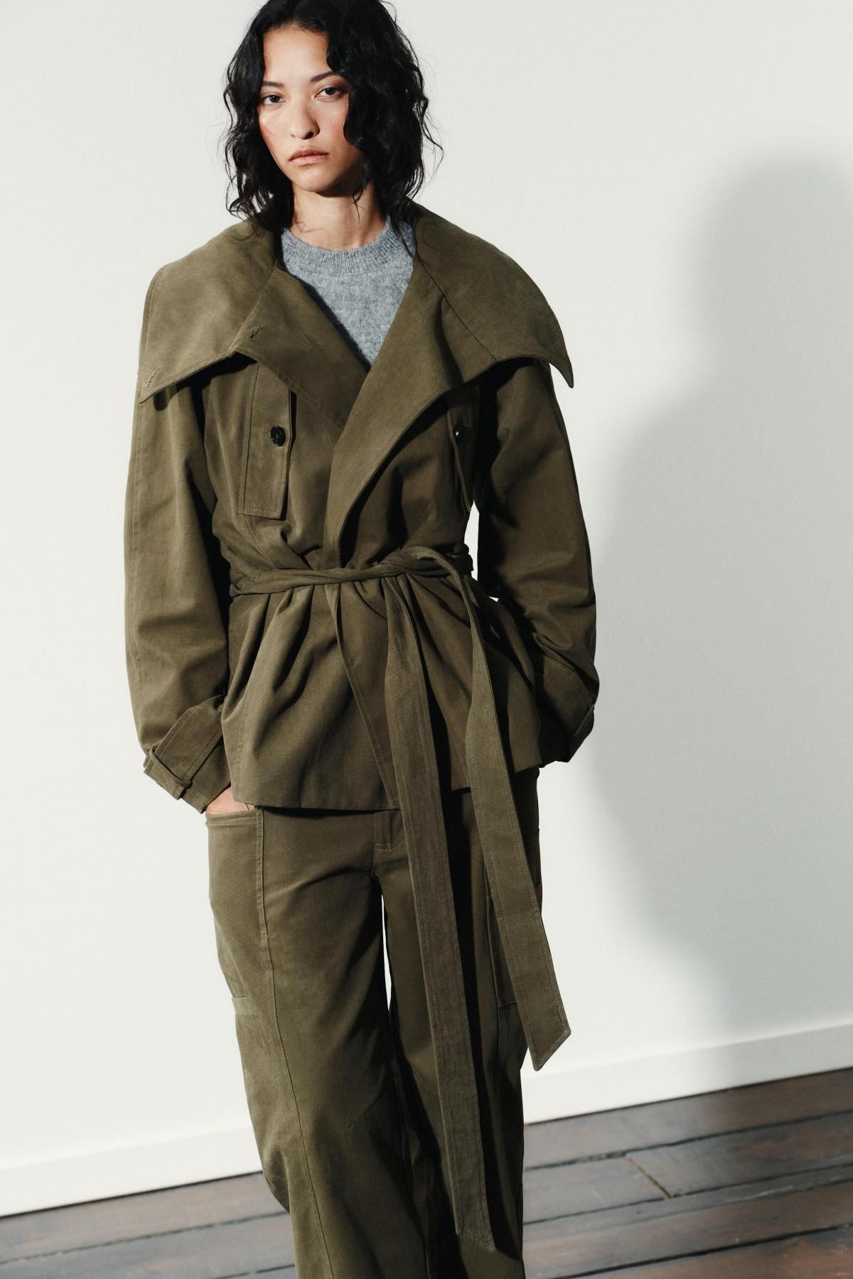 자라 테크니컬 하이넥 벨티드 코튼 트렌치코트 8490/745 DARK KHAKI - 상세 이미지 3
