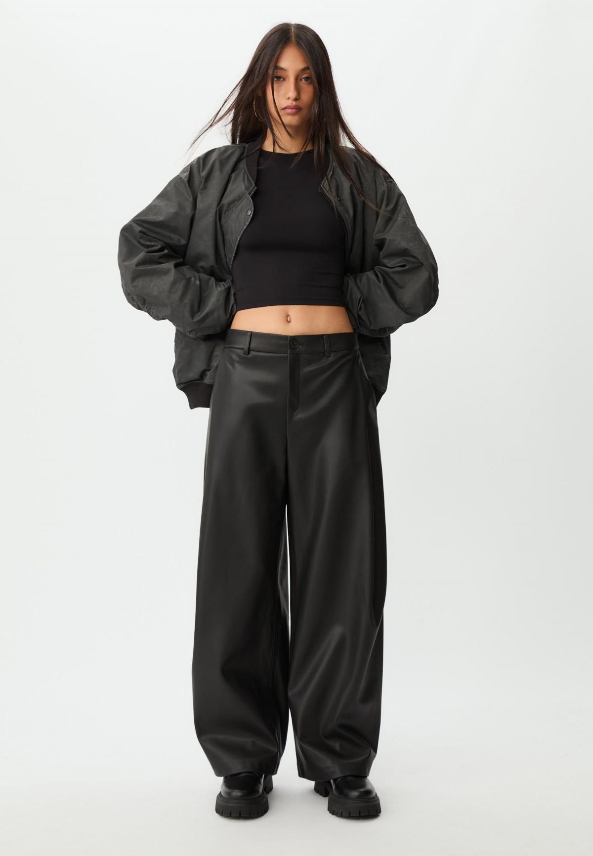 스트라디바리우스 하이웨이스트 블랙 테크니컬 레더 와이드 팬츠 8295/160 BLACK - 상세 이미지 5