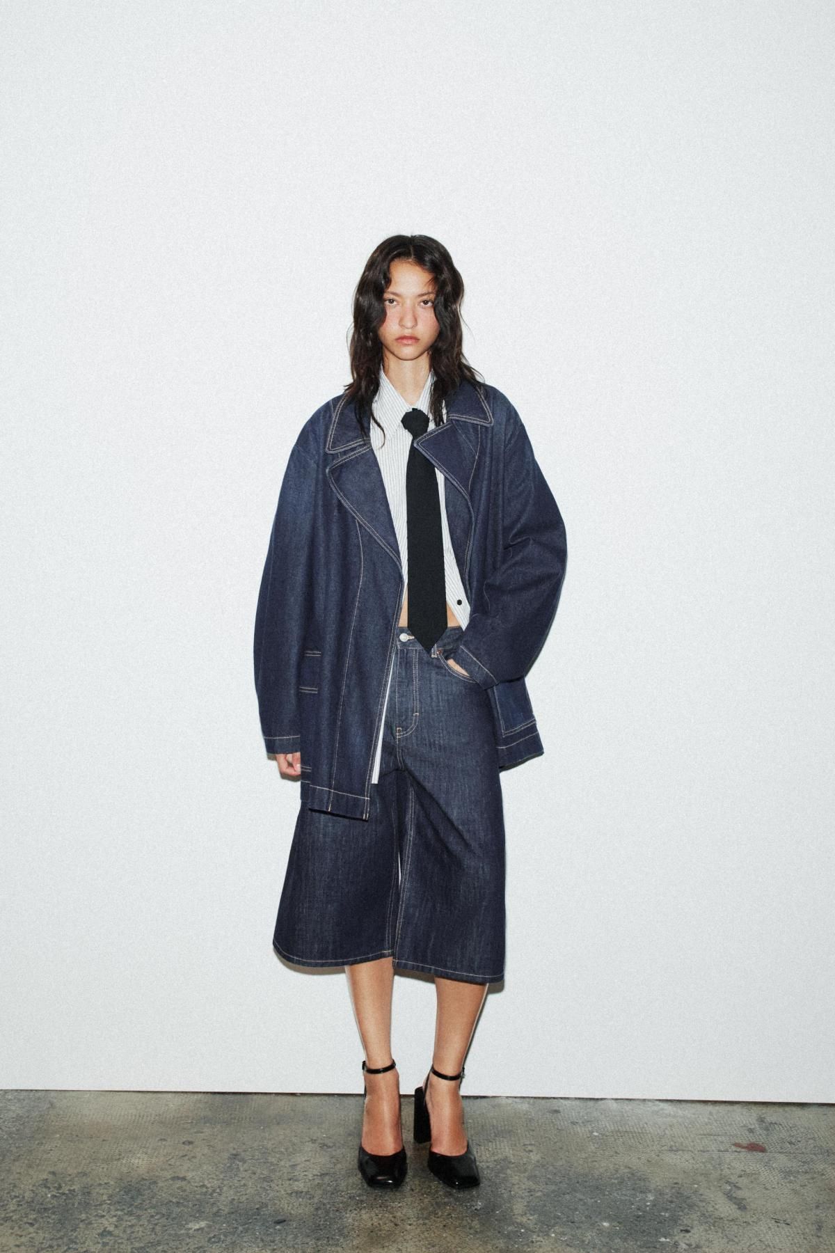 자라 트렌디 데님 벨트 숏 트렌치코트 4470/273 DARK INDIGO - 상세 이미지 2