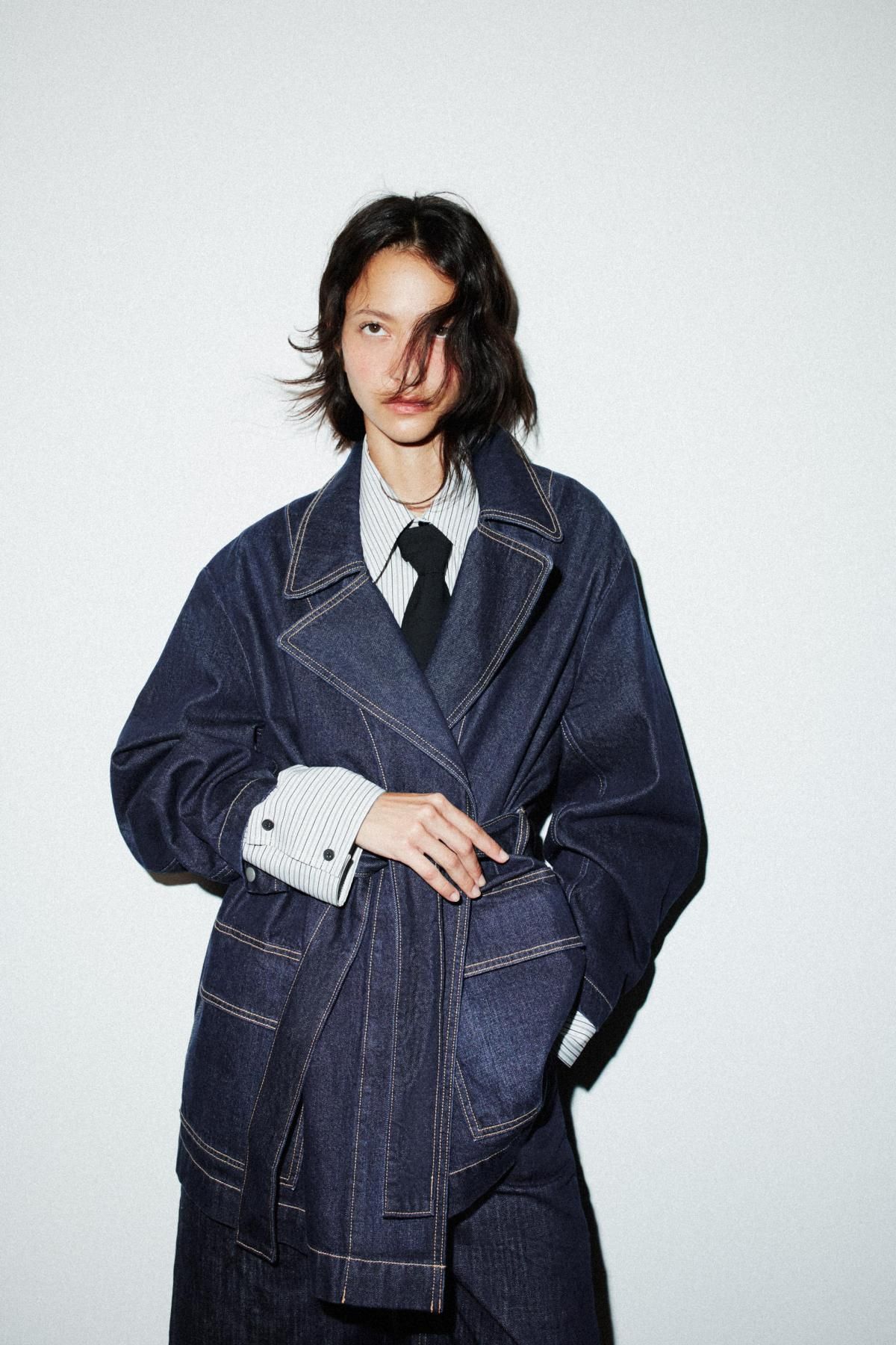 자라 트렌디 데님 벨트 숏 트렌치코트 4470/273 DARK INDIGO - 상세 이미지 5