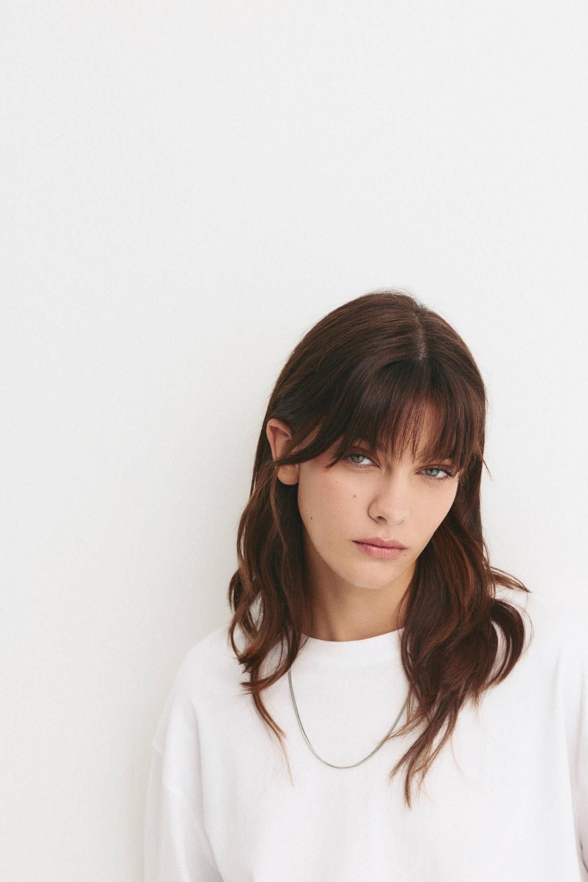 풀앤베어 화이트 박시핏 크롭 긴팔 라운드넥 티셔츠 7152/303 WHITE - 상세 이미지 5