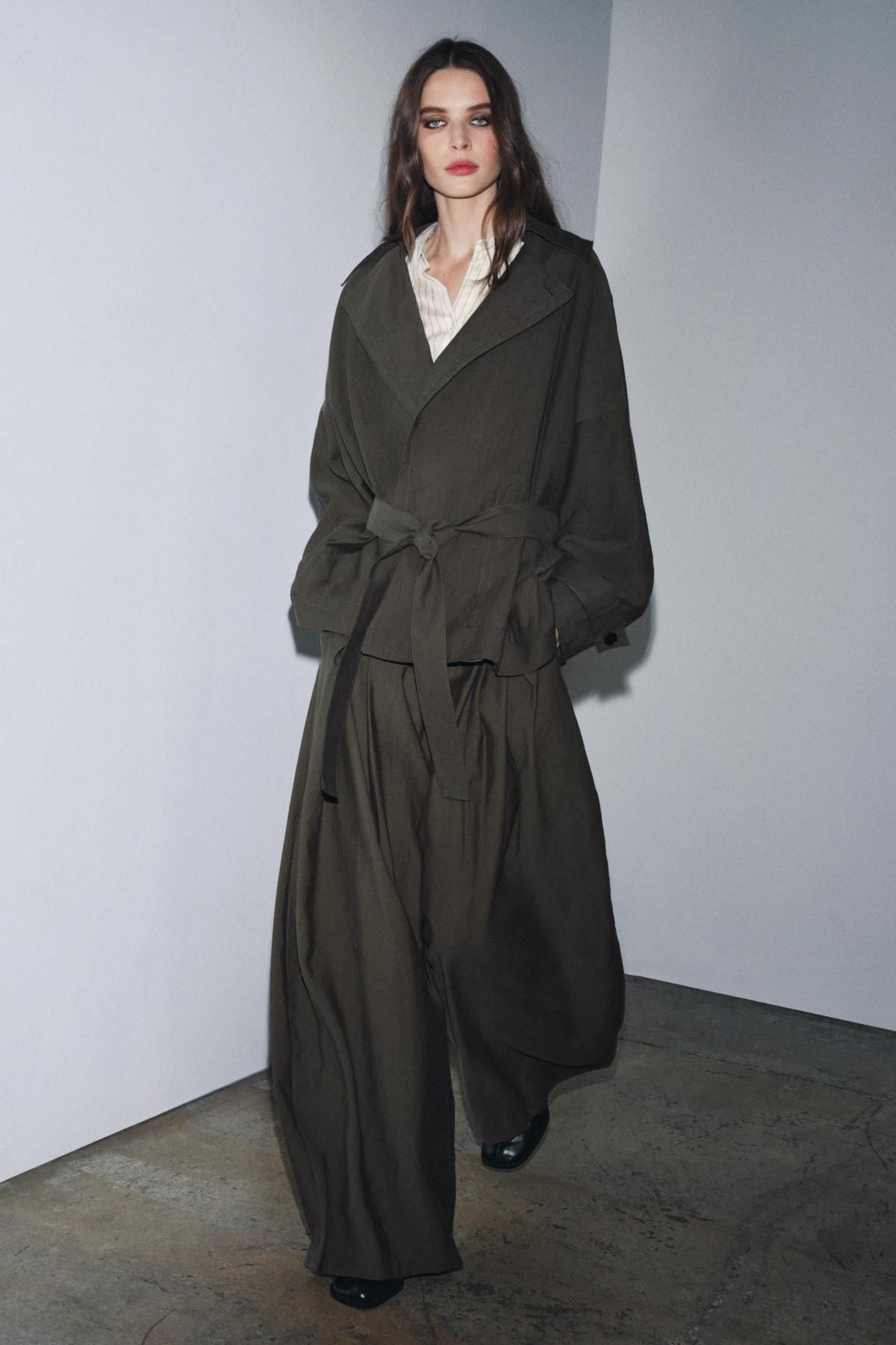 자라 와이드 프론트 플리츠 테크니컬 슬랙스 팬츠 6136/245 BROWN / TAUPE - 상세 이미지 4