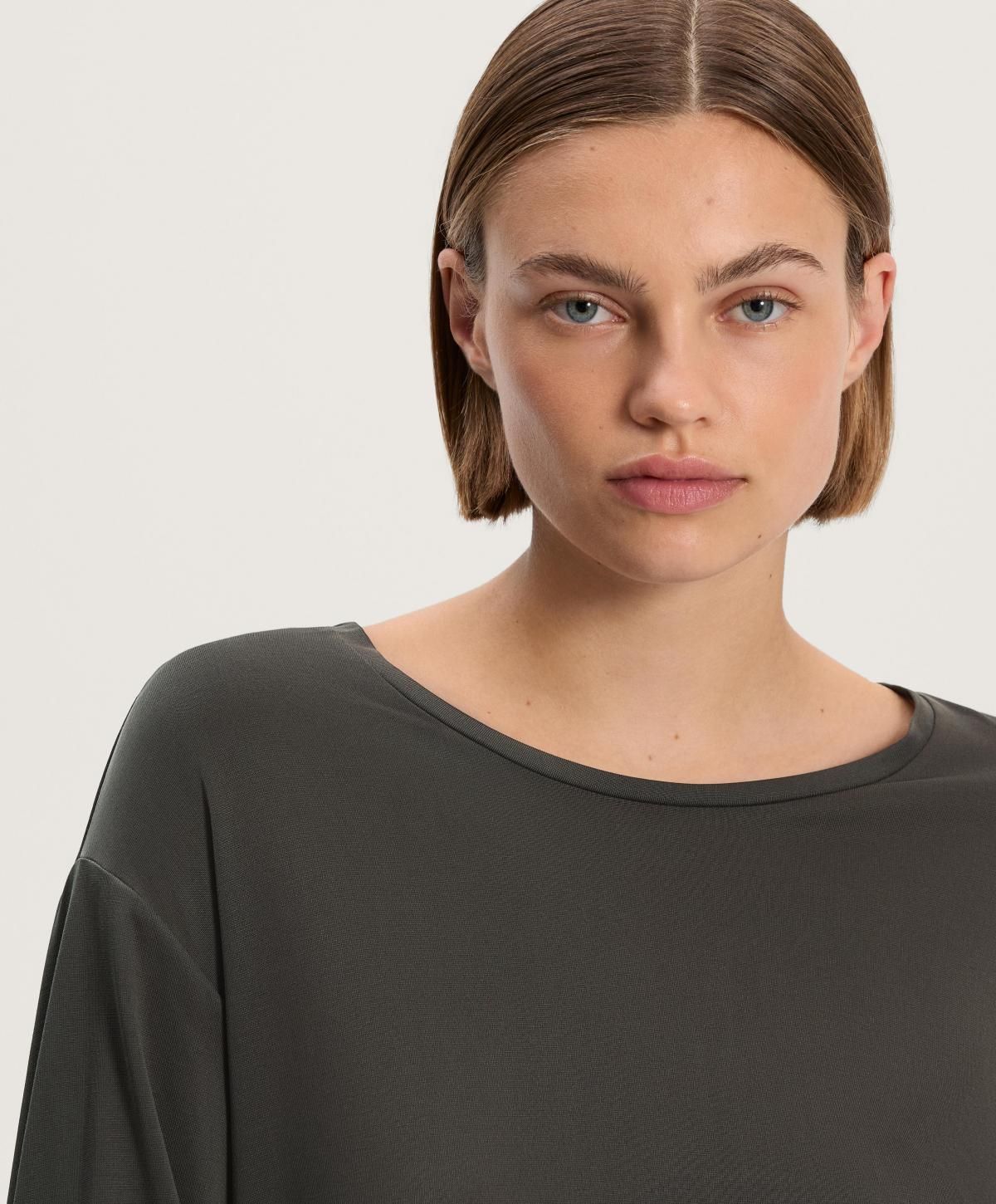 오이쇼 모달블렌드 백플리츠 라운드넥 긴팔 티셔츠 0609/314 ANTHRACITE - 상세 이미지 4