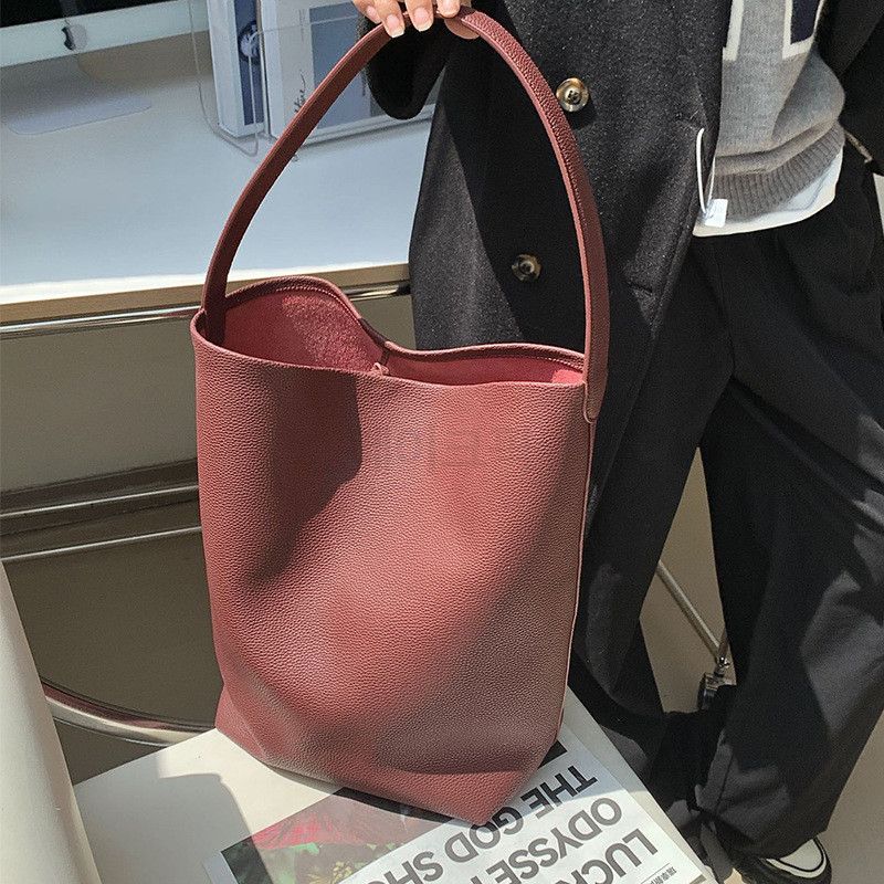 여성 소가죽 숄더백 대용량 심플 디자인 데일리백 외출용 가방 넉넉한 수납 파우치 포함 - 상세 이미지 2