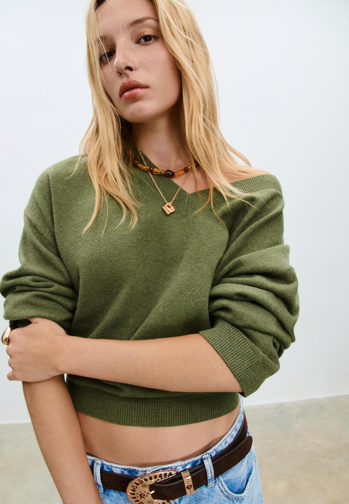 스트라디바리우스 소프트터치 브이넥 니트 스웨터 5036/465 OLIVE GREEN - 상세 이미지 4