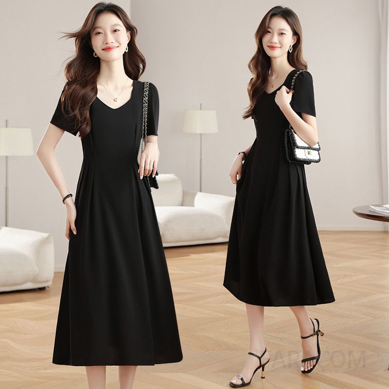 여성 여름원피스 흰색 A라인 드레스 시원한 착용감의 슬림핏 롱 스커트 스타일로 편안하고 우아한 바캉스룩 연출 가능한 필수 아이템 - 상품 이미지