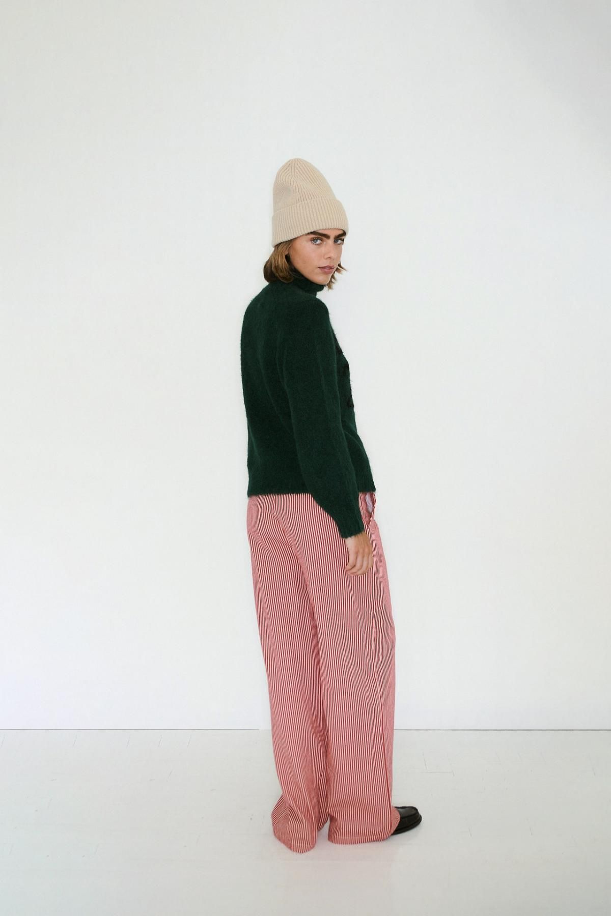타이니코튼 테크니컬 하이넥 그린 스웨터 AW25-672M22 ONE COLOR - 상세 이미지 4