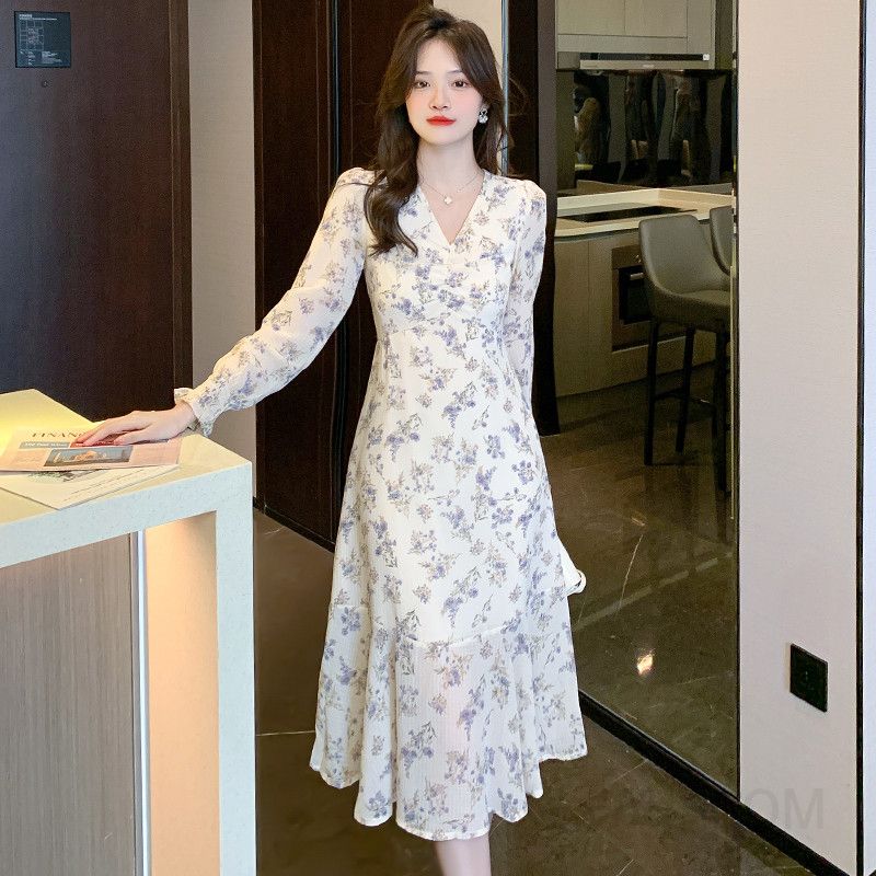 가을 쉬폰 긴팔 롱원피스 여성스러운 V넥 디자인과 꽃무늬로 우아한 스타일 하객룩 및 데일리룩에 적합한 슬림한 실루엣의 기질 있는 드레스 - 상품 이미지